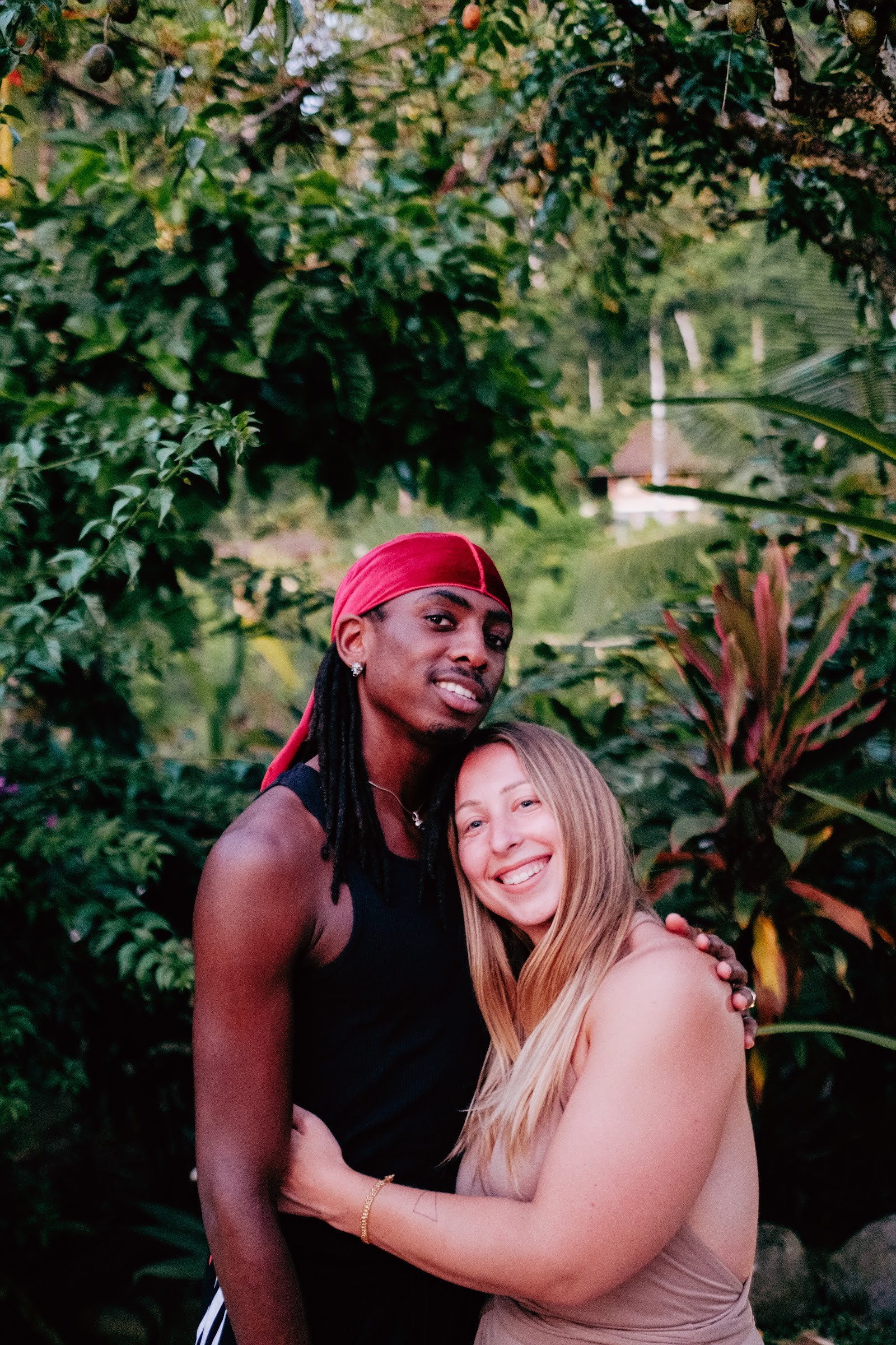 A couple hugging in the gardens at Selva Armonia